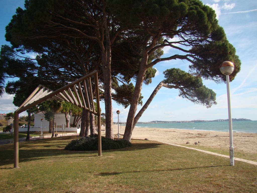 Apartamento Playa Esquirol กัมบริลส์ ภายนอก รูปภาพ